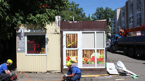 На пересечении ул. Зиповской и Московской в Краснодаре сносят 10 незаконных павильонов