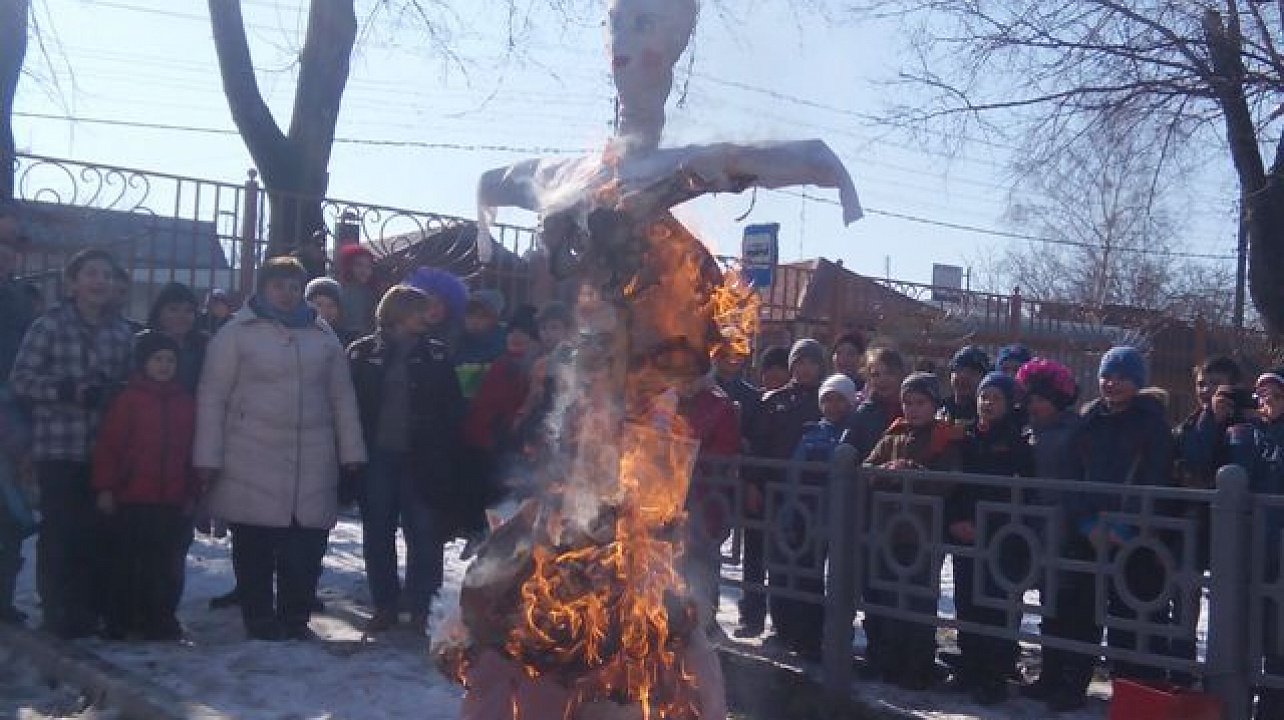 Ярославцы проводили зиму народными гуляньями.jpg