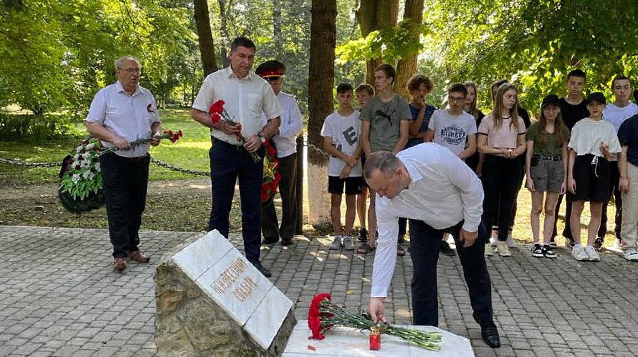 Акция «Свеча памяти» и возложения цветов у памятников участникам Великой Отечественной войны сегодня прошли по всему Прикубанскому округу