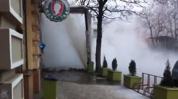 В Краснодаре устраняется порыв на теплосетях в центре города