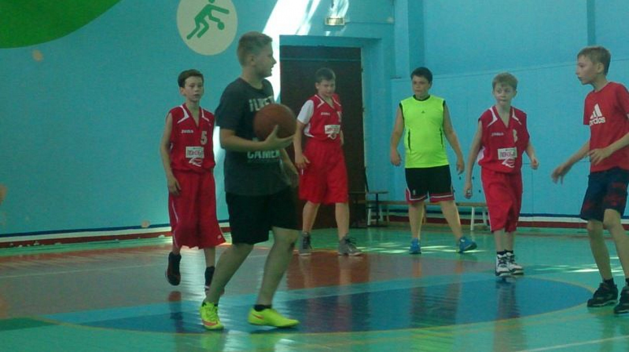 В Западном округе продолжаются состязания по стритболу