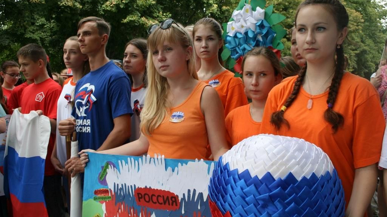 В Прикубанском округе состоялась  молодежная акция  «Под флагом России  живу и расту»