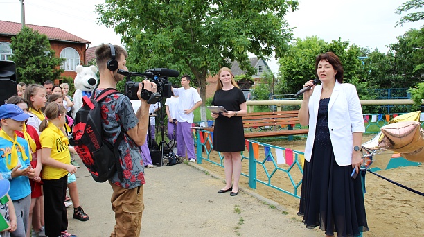 Сегодня в преддверии Дня защиты детей в Петровском сквере открылась новая детская площадка 