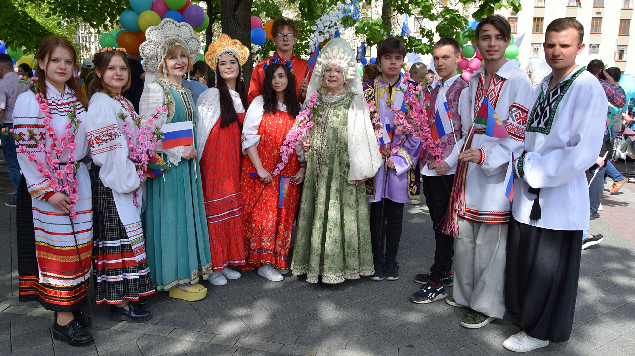 В праздничном шествии, посвящённом Дню Весны и Труда, приняли участие представители национально-куль (3).JPG