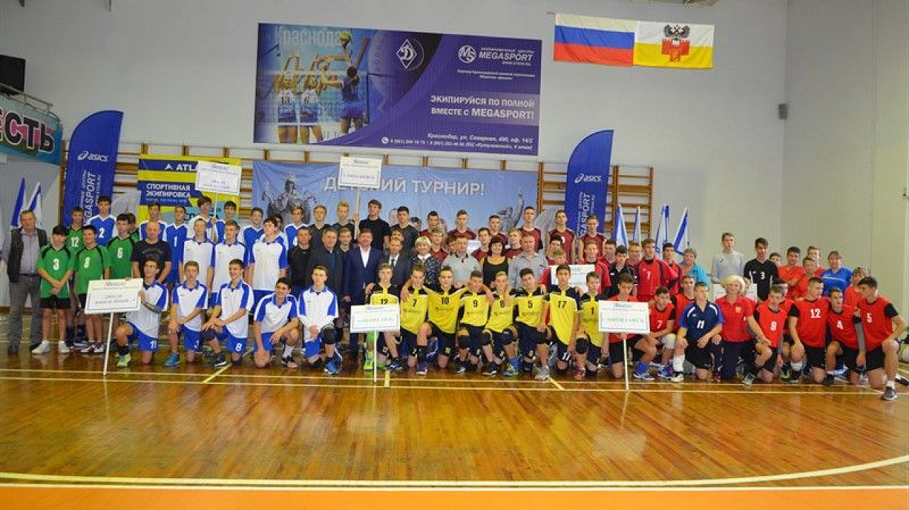 В Краснодаре прошел турнир по волейболу, посвященный юбилею Краснодара.jpg