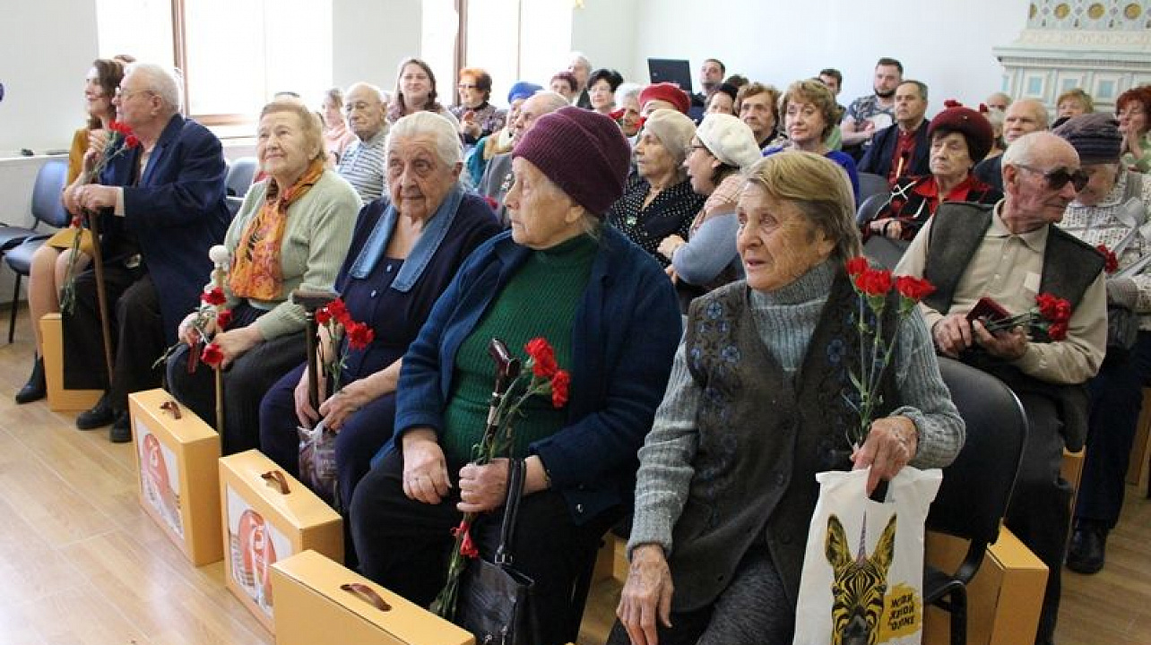 В Центральном округе продолжается торжественное вручение юбилейных медалей
