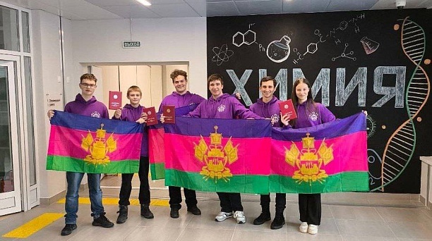 Евгений Наумов поздравил троих краснодарцев с победой на  Всероссийской олимпиаде школьников