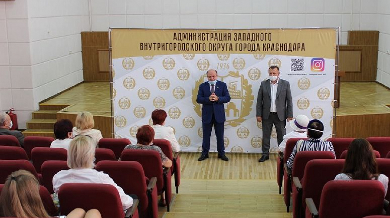 В Западном округе наградили руководителей лучших органов территориального общественного самоуправления.jpg