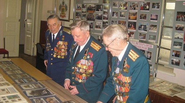 Западная окружная ветеранская организация приняла участие в оформлении зала Победы