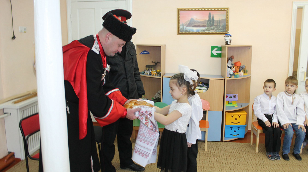 Встреча с казаками станицы Старокорсунской прошла в детском саду № 225