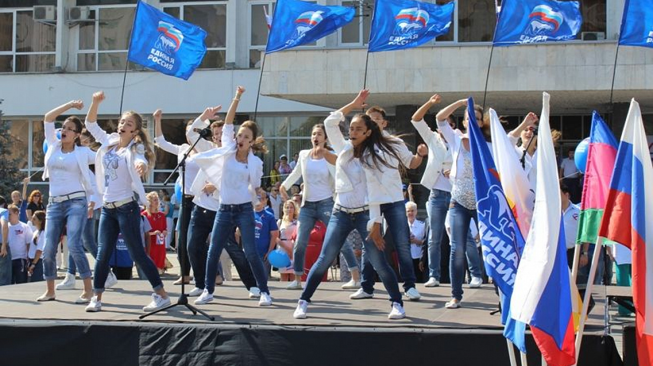 Общественность Центрального округа приняла участие в городском митинге, посвященном Дню Государственного флага России