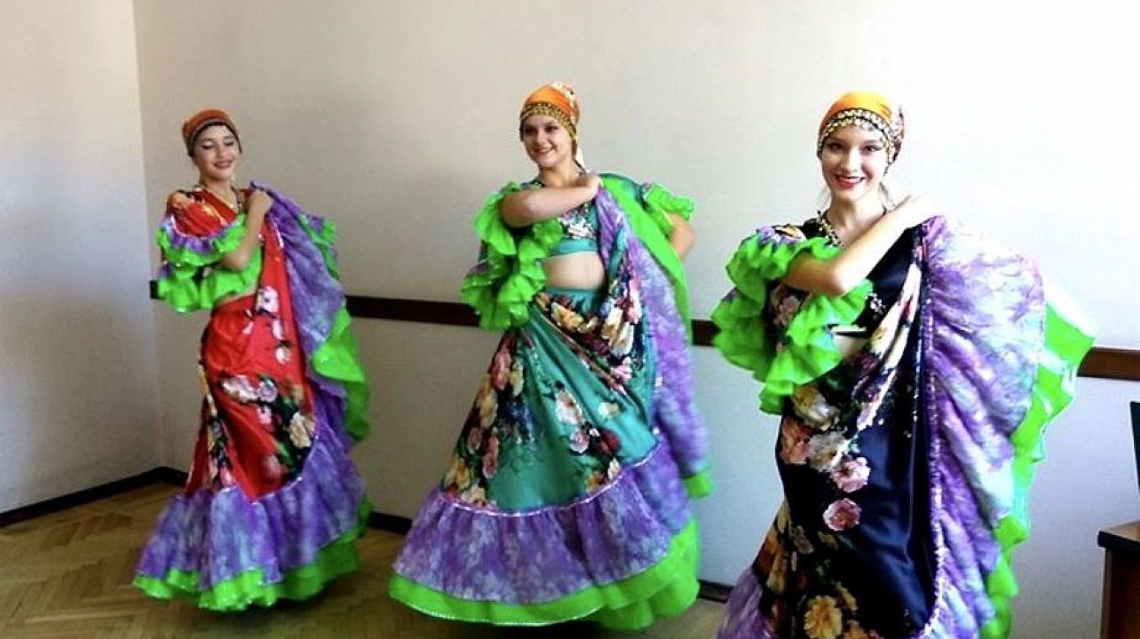 Педагогов Западного округа поздравили с Днем учителя