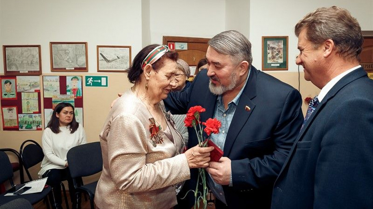 Вручение юбилейных медалей «75 лет Победы в Великой Отечественной войне 1941-1945 годов» в торжественной обстановке состоялось в канун Дня защитника Отечества.jpg