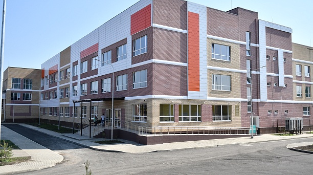 Завершено строительство школы в Новознаменском жилом районе