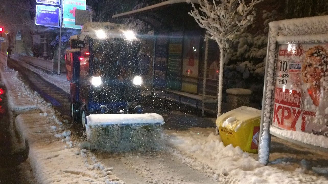 В Западном округе ведётся непрерывная работа по очистке территории округа от снега