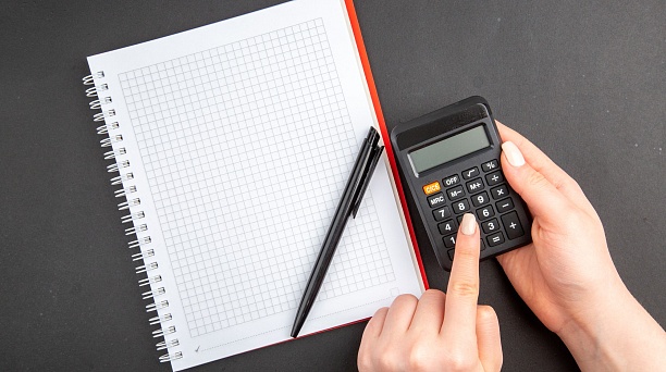 Страховые взносы за иностранных работников должен платить работодатель