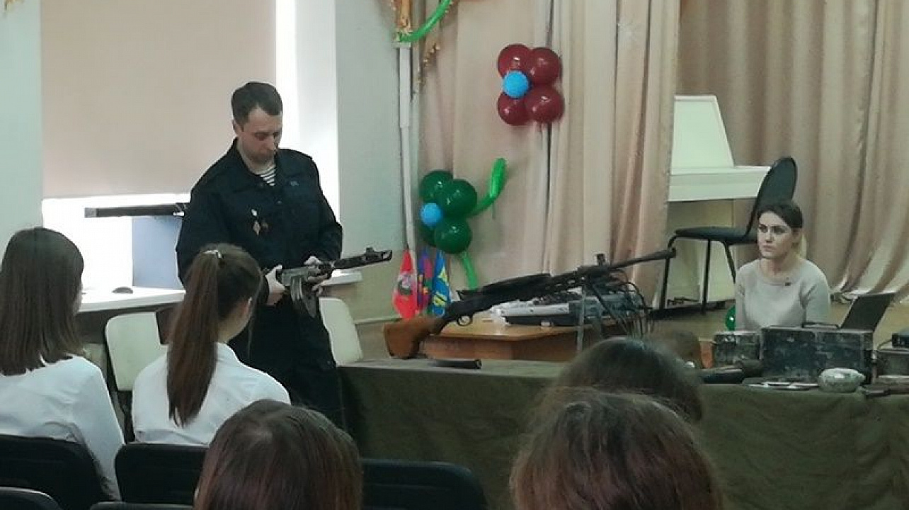 В гимназии № 92 прошла встреча учащихся с представителями Всероссийской организации «Боевое братство»