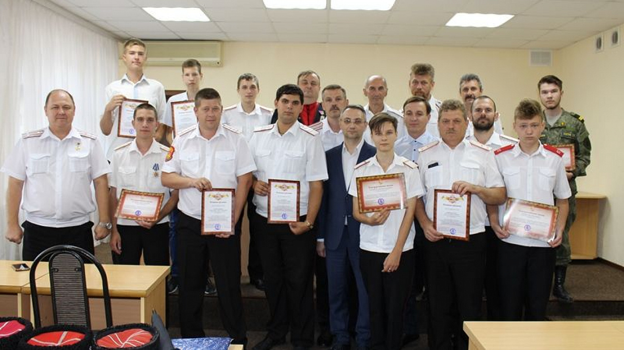 Казакам Центрального округа вручили благодарственные письма и почетные грамоты за ликвидацию последствий пожара