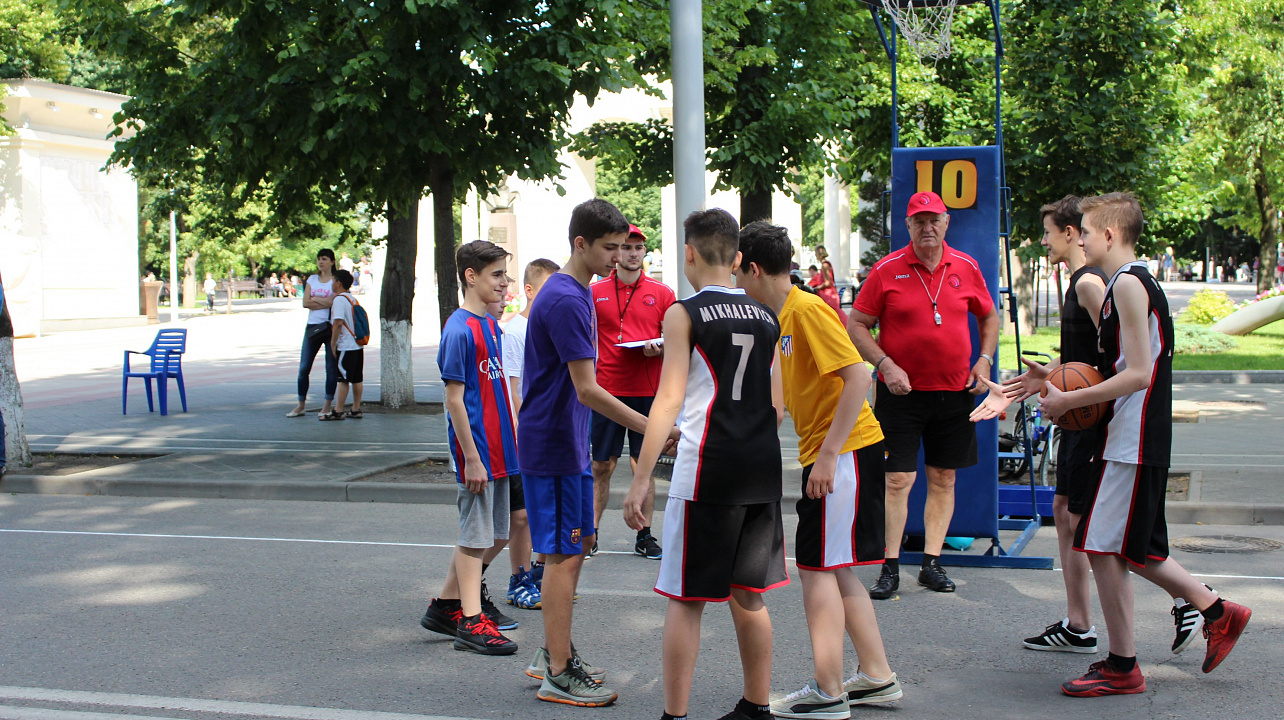 Фотоотчет с юношеской суперлиги по уличному баскетболу