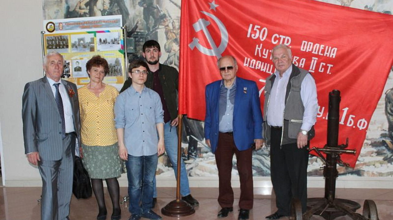 "Боевое братство" провело встречу курсантов с героем труда Кубани, писателем Владимиром Руновым.jpg