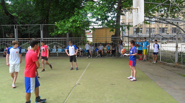 В Центральном округе прошли соревнования по баскетболу и футболу