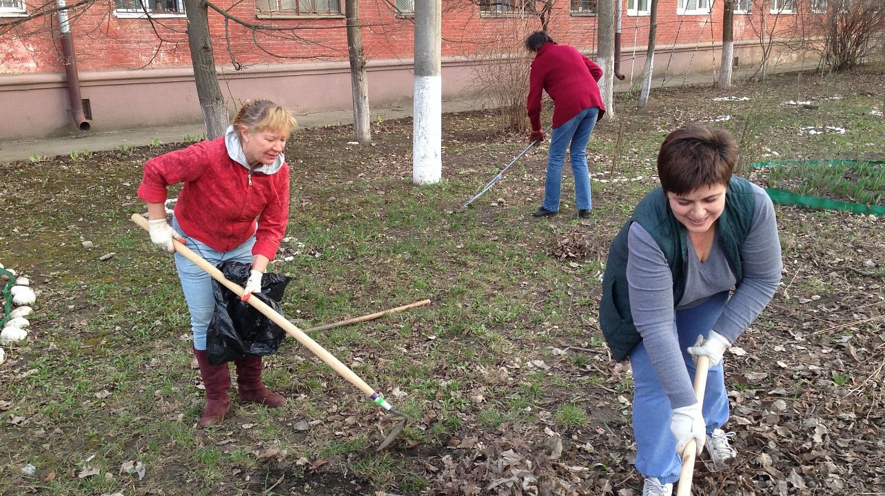 ТОСы Славянского микрорайона активно участвуют в субботниках на придомовых территориях