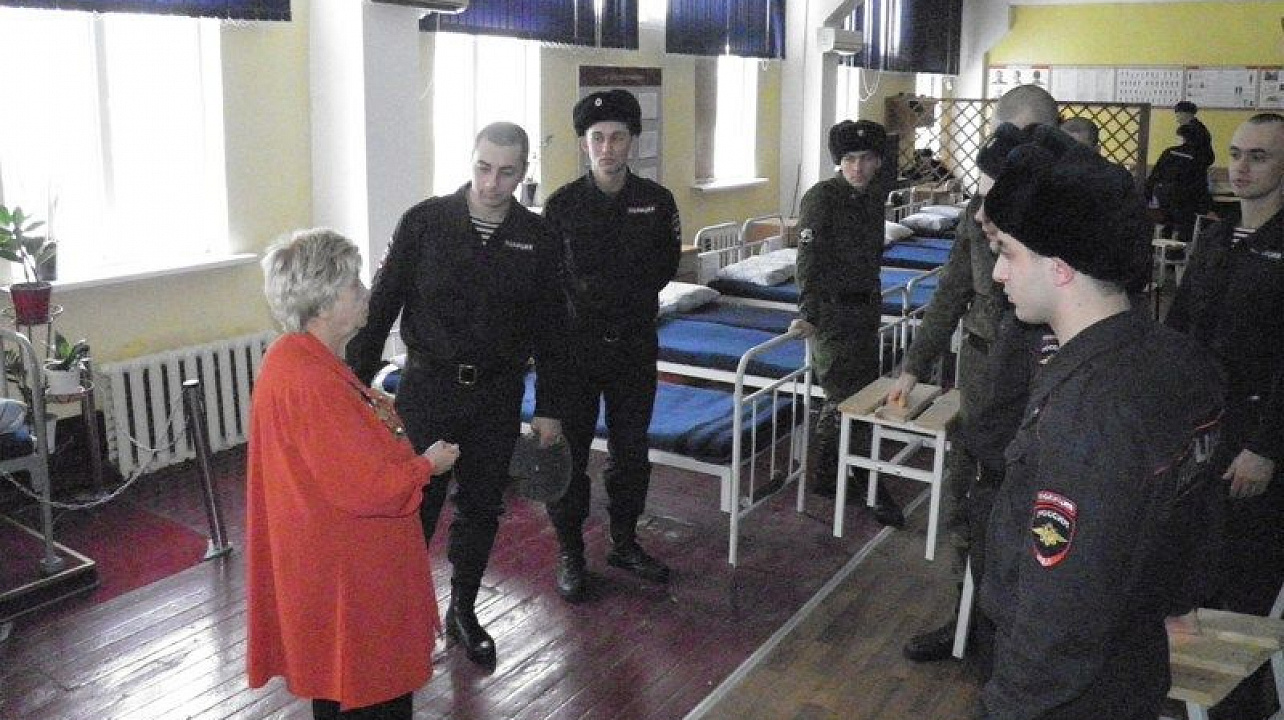 В Центральном округе проходят встречи ветеранов ВОВ с военнослужащими