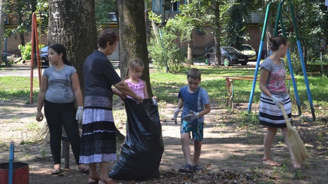 В Центральном округе прошла акция «Чистый двор»