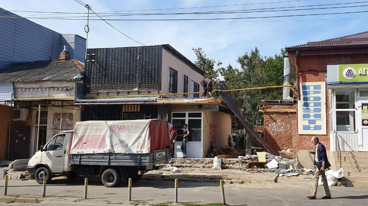 В Краснодаре сносят незаконные объекты по пяти адресам