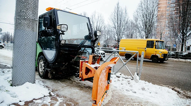 Городские службы Краснодара продолжают круглосуточную уборку снега: итоги дня и подготовка к выходным