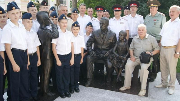 Казаки приняли участие в открытии скульптурной композиции