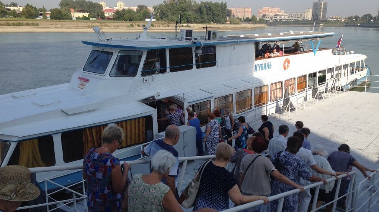 Общественники Прикубанского округа побывали на экскурсии по реке Кубань