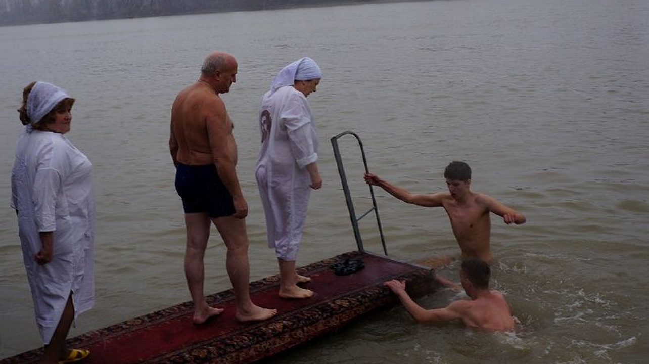 Православные верующие Западного округа отмечают Крещение господне