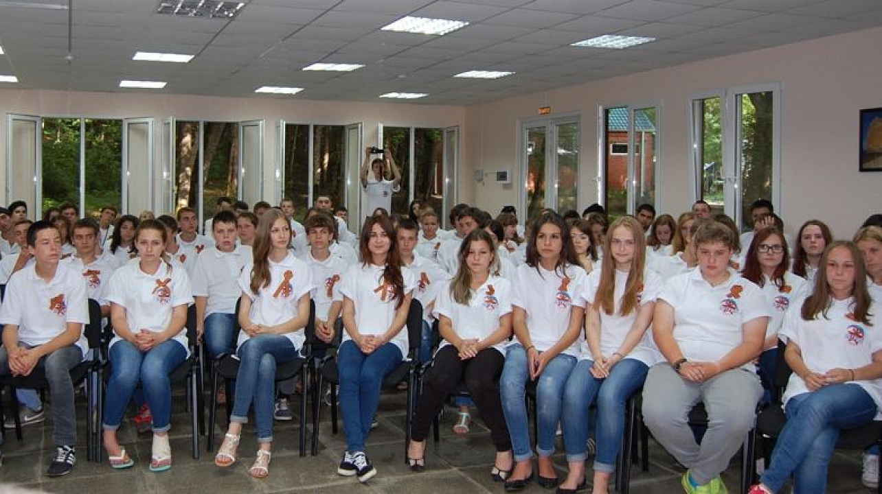 Ветераны Центрального округа провели Урок мужества для детей из Крыма