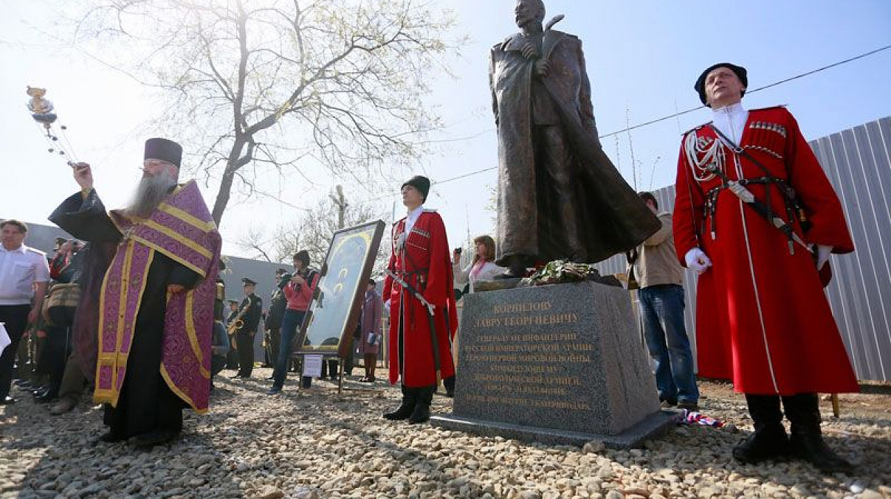 Г корнилову. Памятник корнилову елизаветинская. Погода в корнилове. Корнилово заволжский район ивановская область. Памятник корнилову в старице тверской.