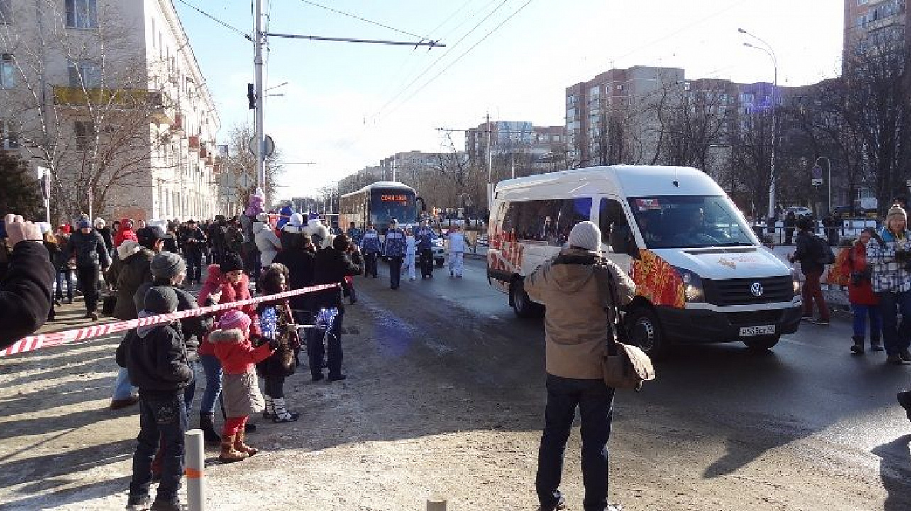 Жители Центрального округа встретили Олимпийский огонь
