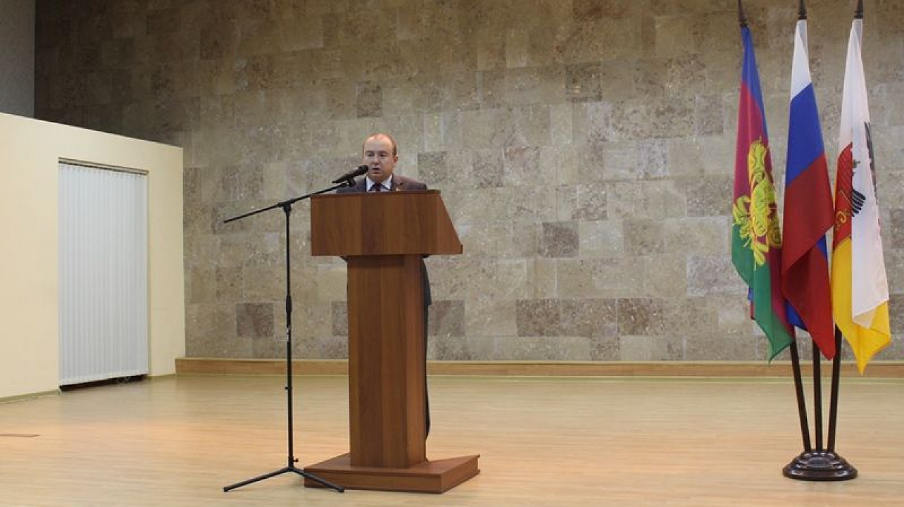 Депутаты Законодательного Собрания Краснодарского края и городской Думы Краснодара отчитались перед жителями Центрального округа