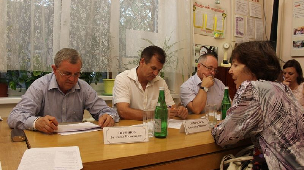 Глава Центрального округа провел прием руководителей органов ТОС