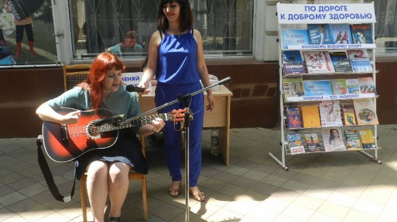 В Западном округе сотрудники библиотеки им. Н. А. Некрасова провели акцию «Несмотря на модные течения, мы за безопасные увлечения»