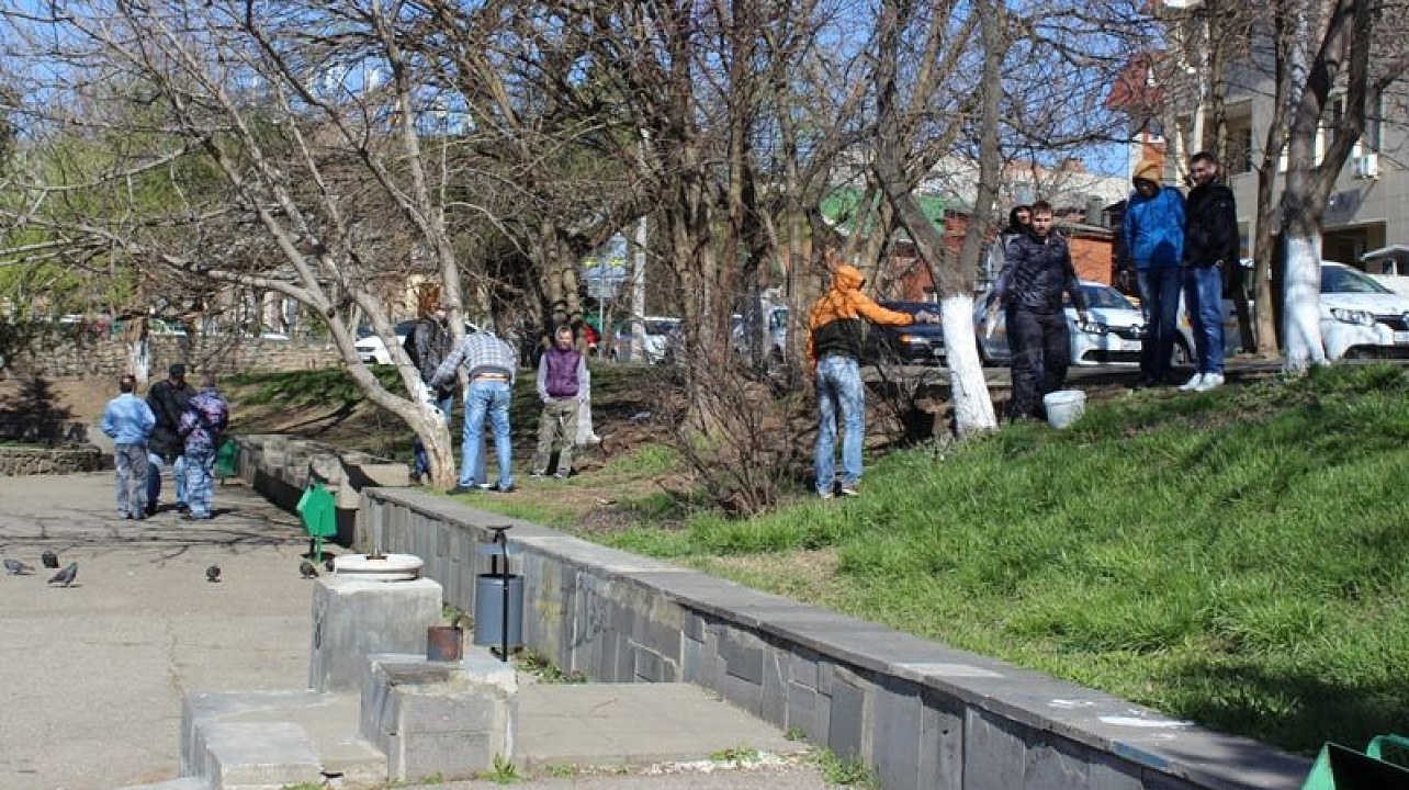 Глава администрации Центрального округа Елена Малова приняла участие в субботнике