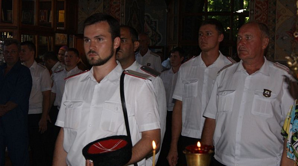 Встреча казаков с войсковым свещенником