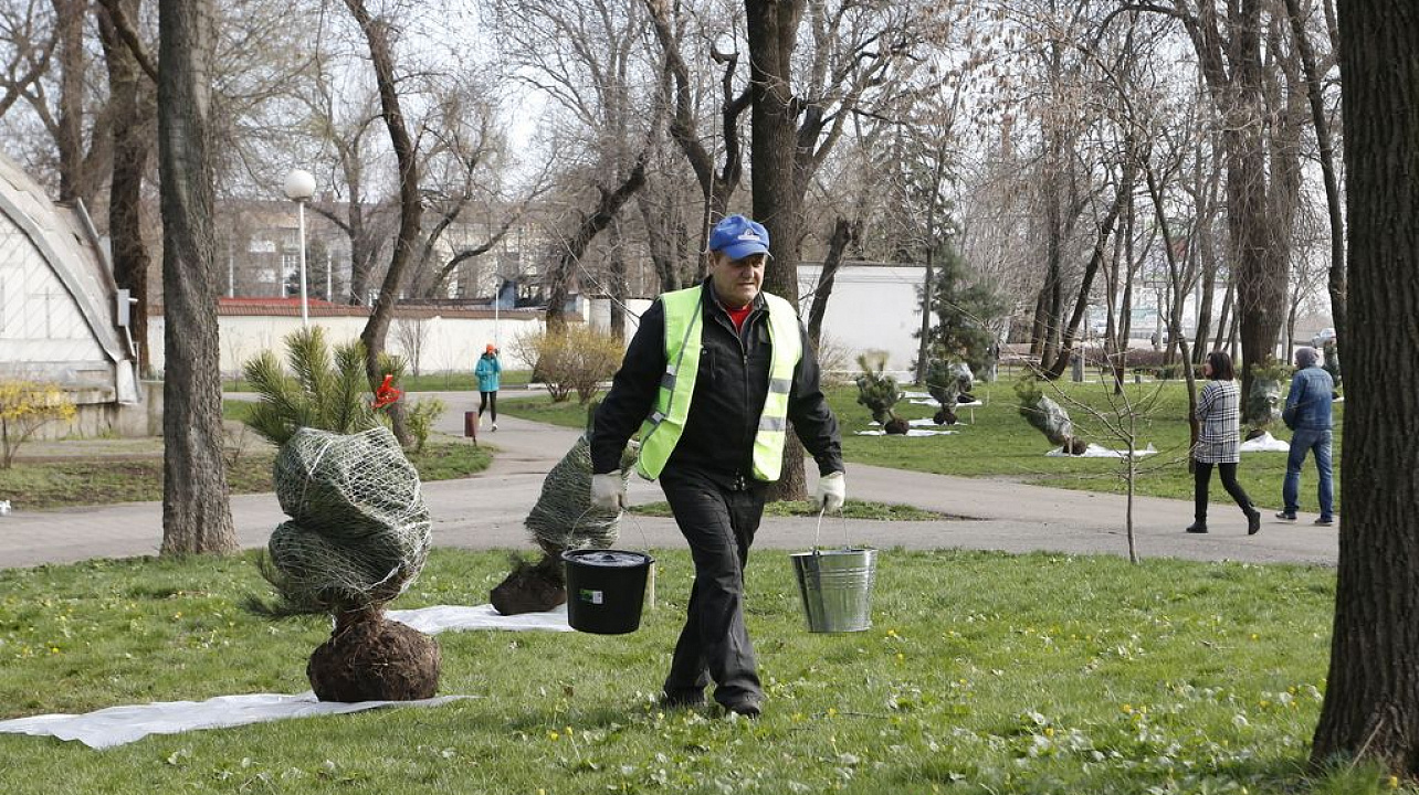 В Краснодаре обсудили ход санитарной уборки города в канун Пасхи и Радоницы