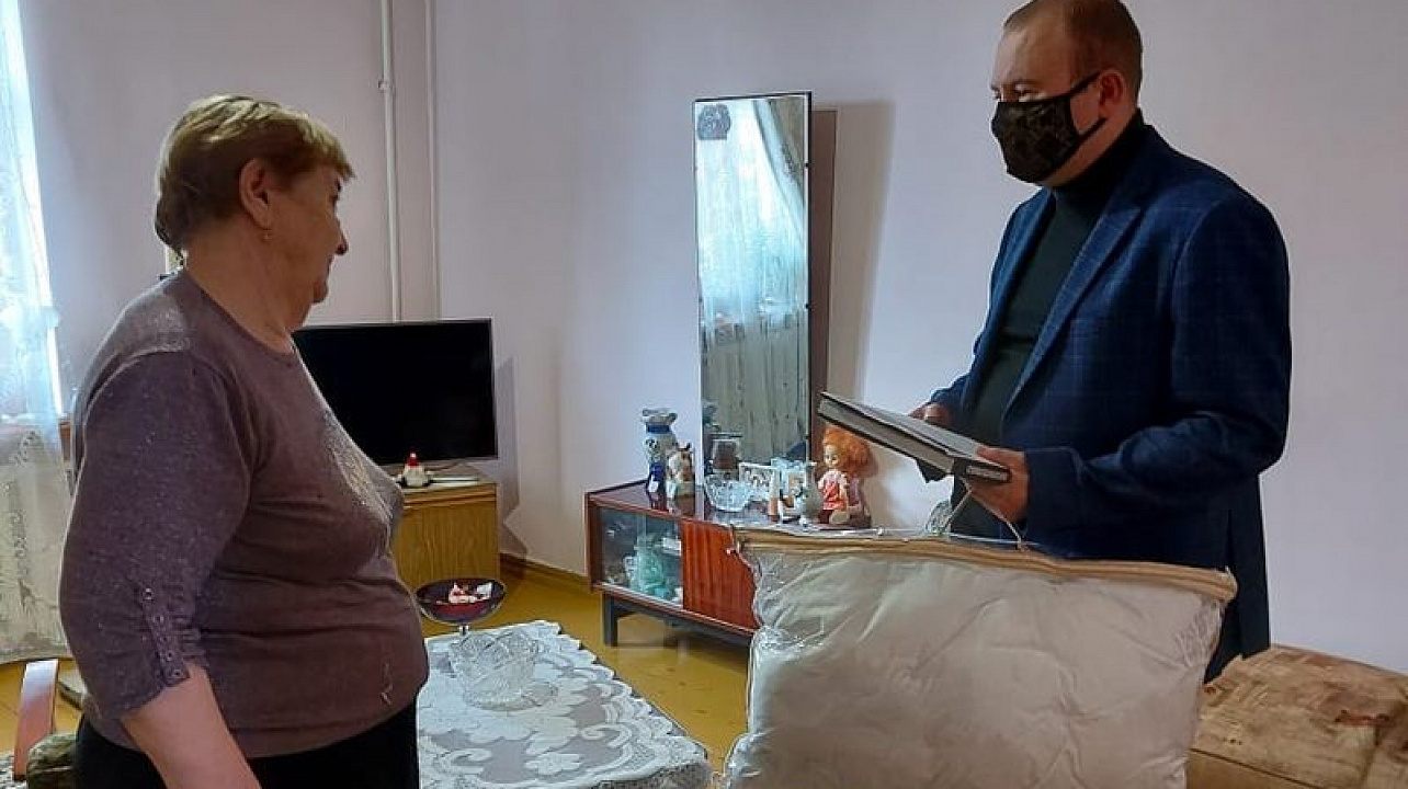 епутат ЗСК Денис Хмелевской поздравил жителей и освободителей блокадного Ленинграда