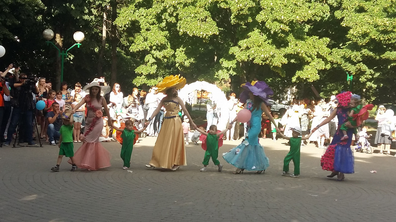 «Детства яркая планета» - театрализованное представление для жителей Прикубанского округа