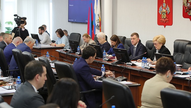 Детской школе искусств №9 Краснодара присвоили имя основателя ансамбля «Кубанская казачья вольница» Николая Кубаря