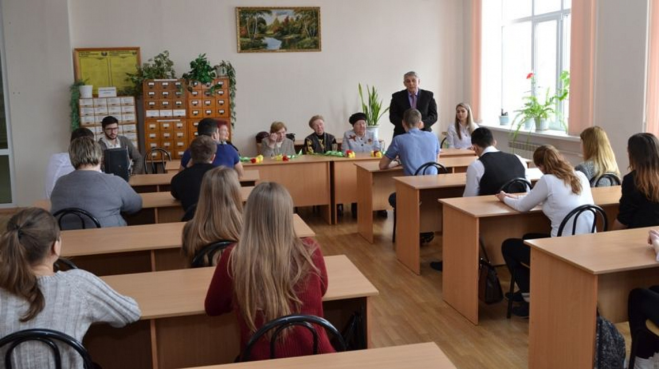 Для студентов Армавирского механико-технологическом института прошел круглый стол «День воинской славы России»