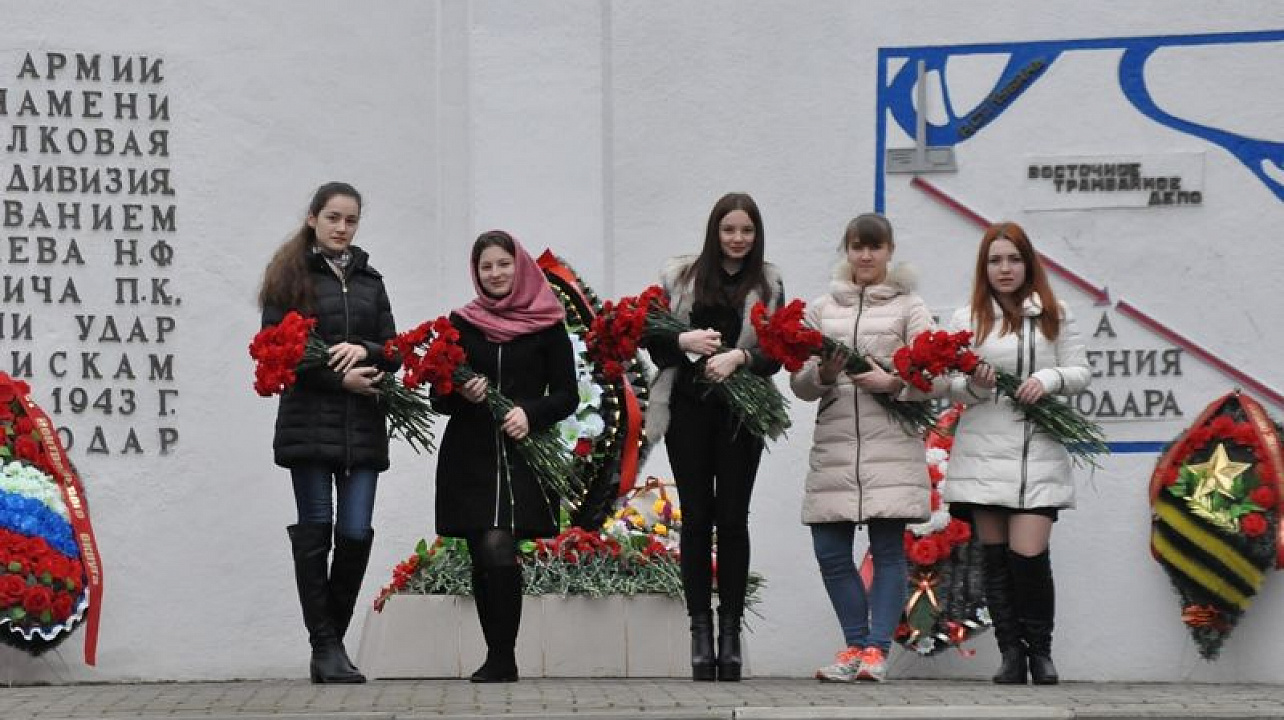 В Краснодарском краевом базовом медицинском колледже прошла акция «Красная гвоздика»