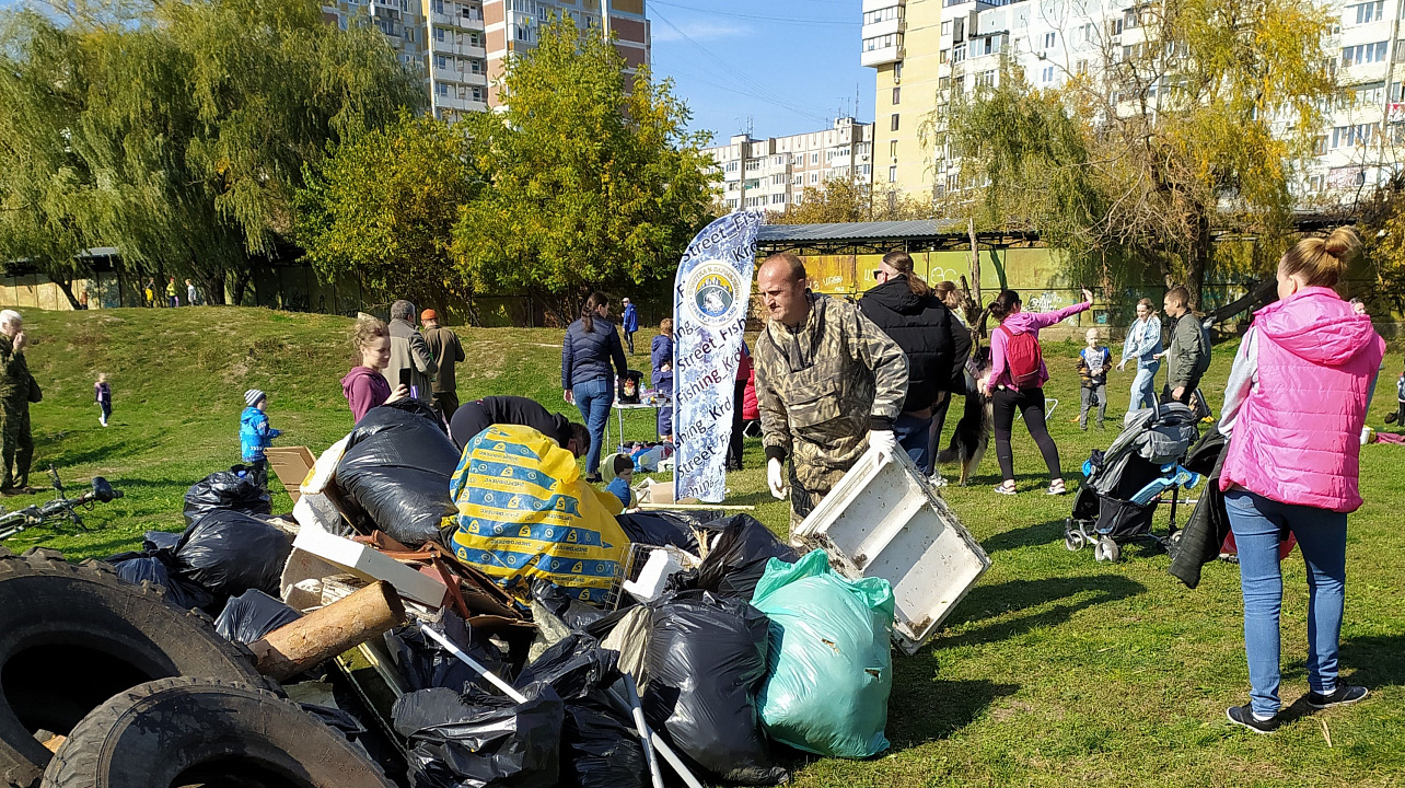 Большой субботник и зарыбление озер состоялось в Карасунском округе
