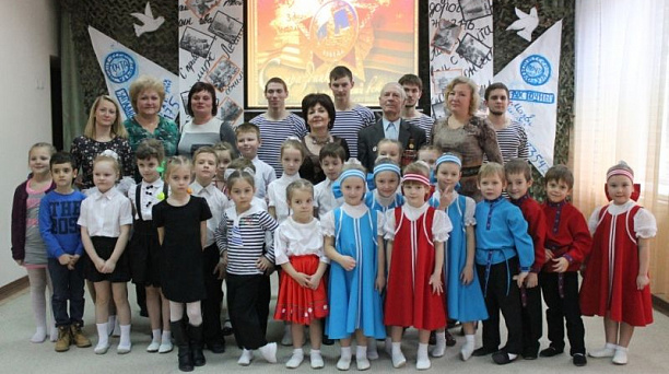 В гости к ребятам из детского сада № 23 Западного округа пришел ветеран ВОВ Серафим Болучевский