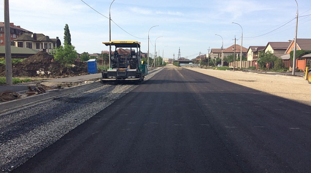 В Краснодаре начали укладку нижнего слоя асфальта по ул. Яснополянской